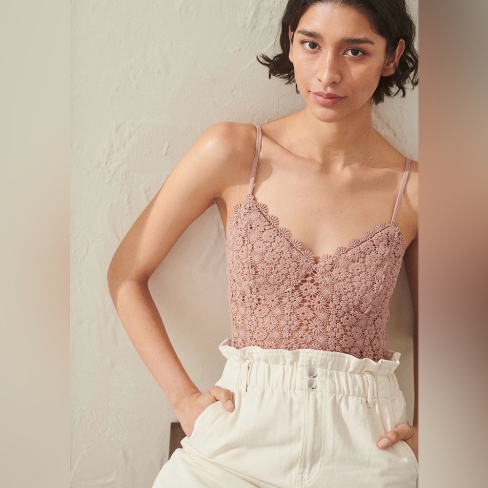 🆕 H&M Lace Bodysuit in Dusty Rose